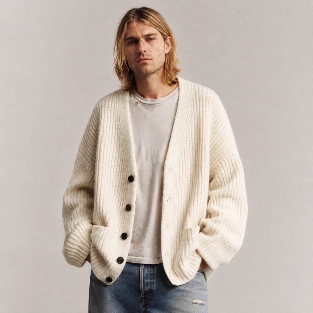 Avslappnad V-ringad cardigan
