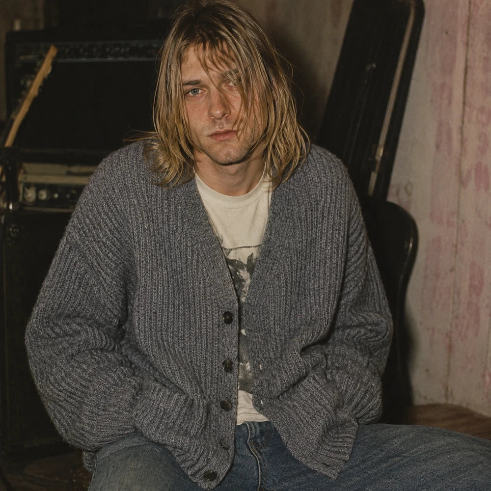 Avslappnad V-ringad cardigan