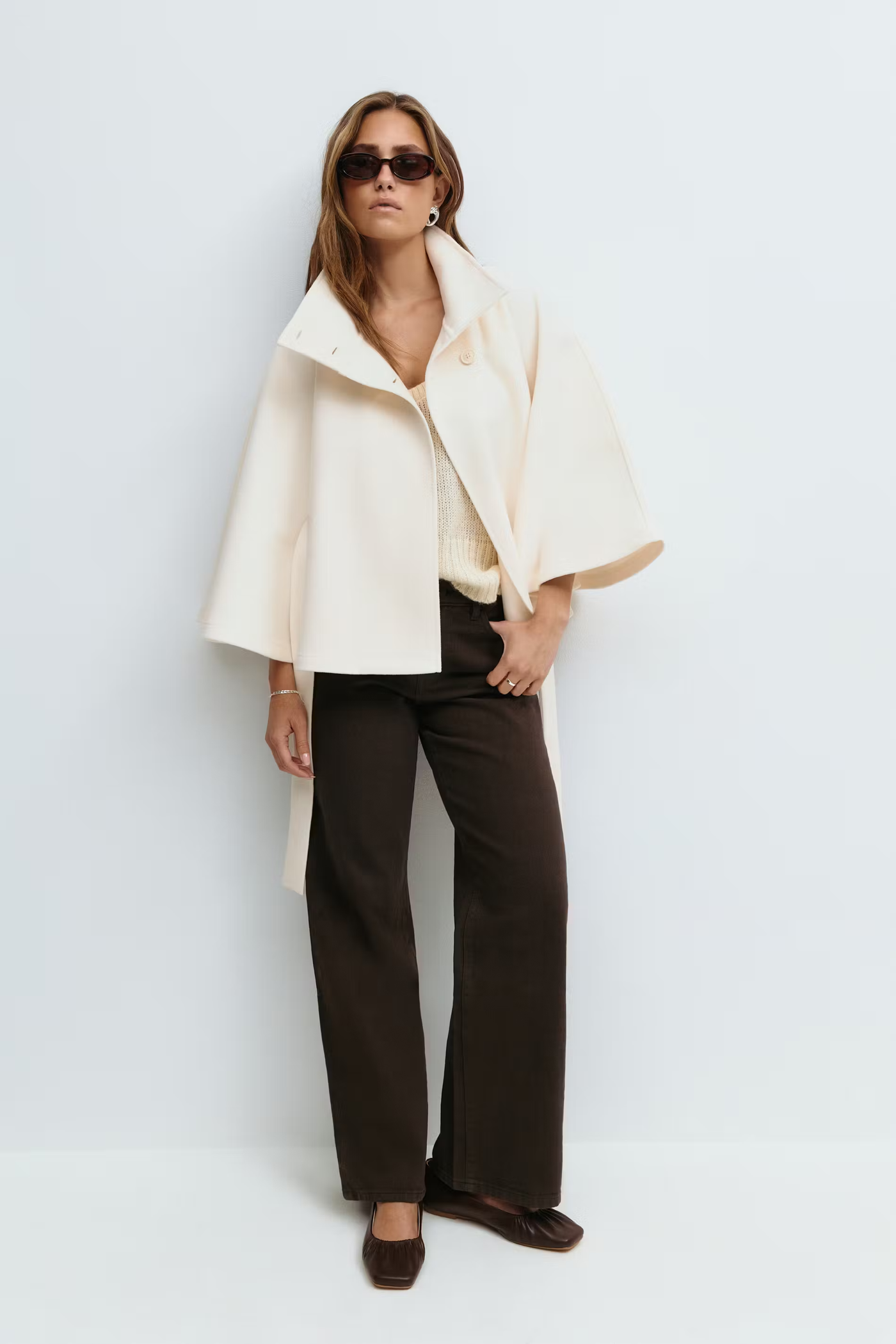 Alma™ | Elegant Damkappa med Skärp