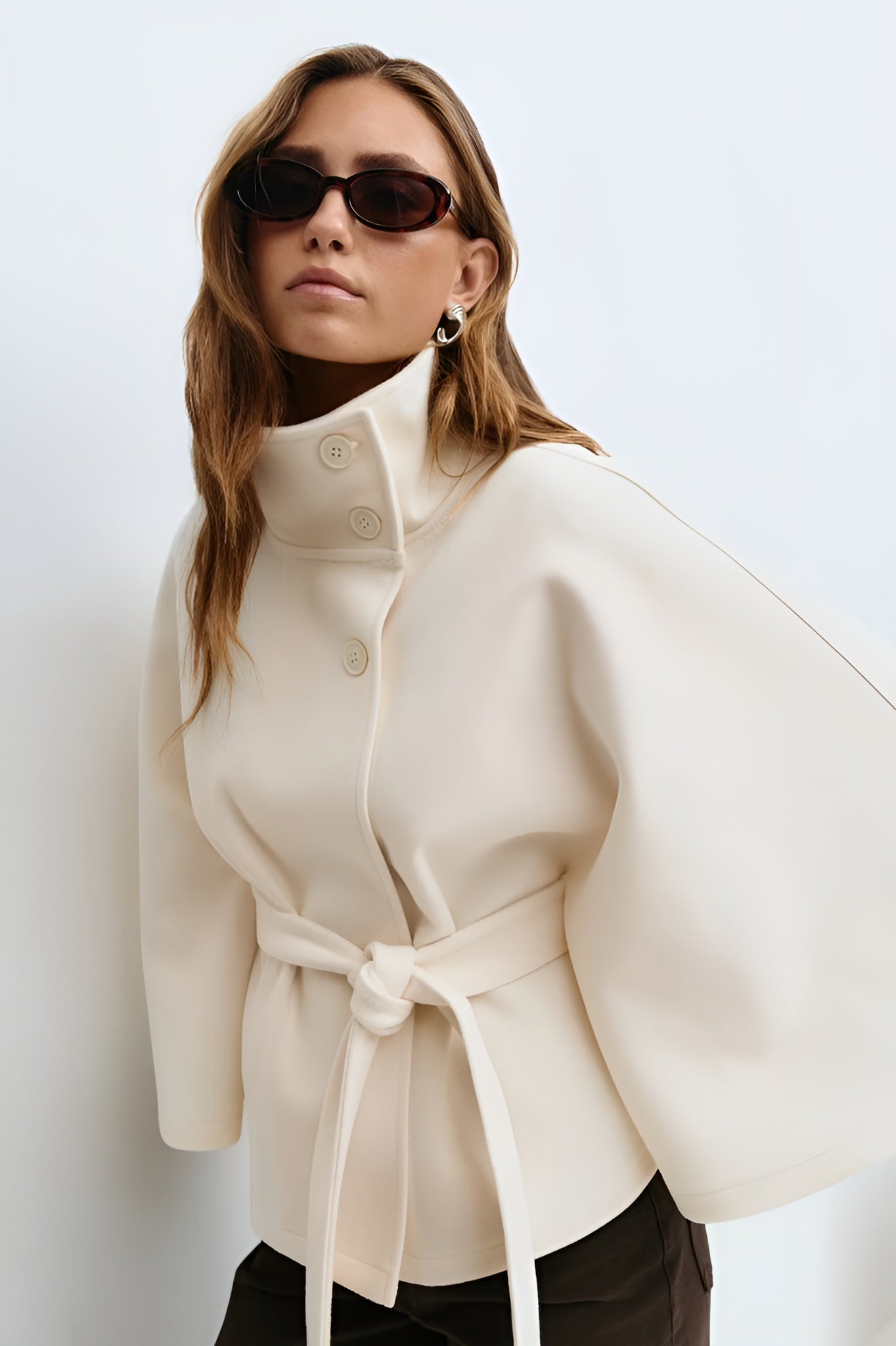 Alma™ | Elegant Damkappa med Skärp