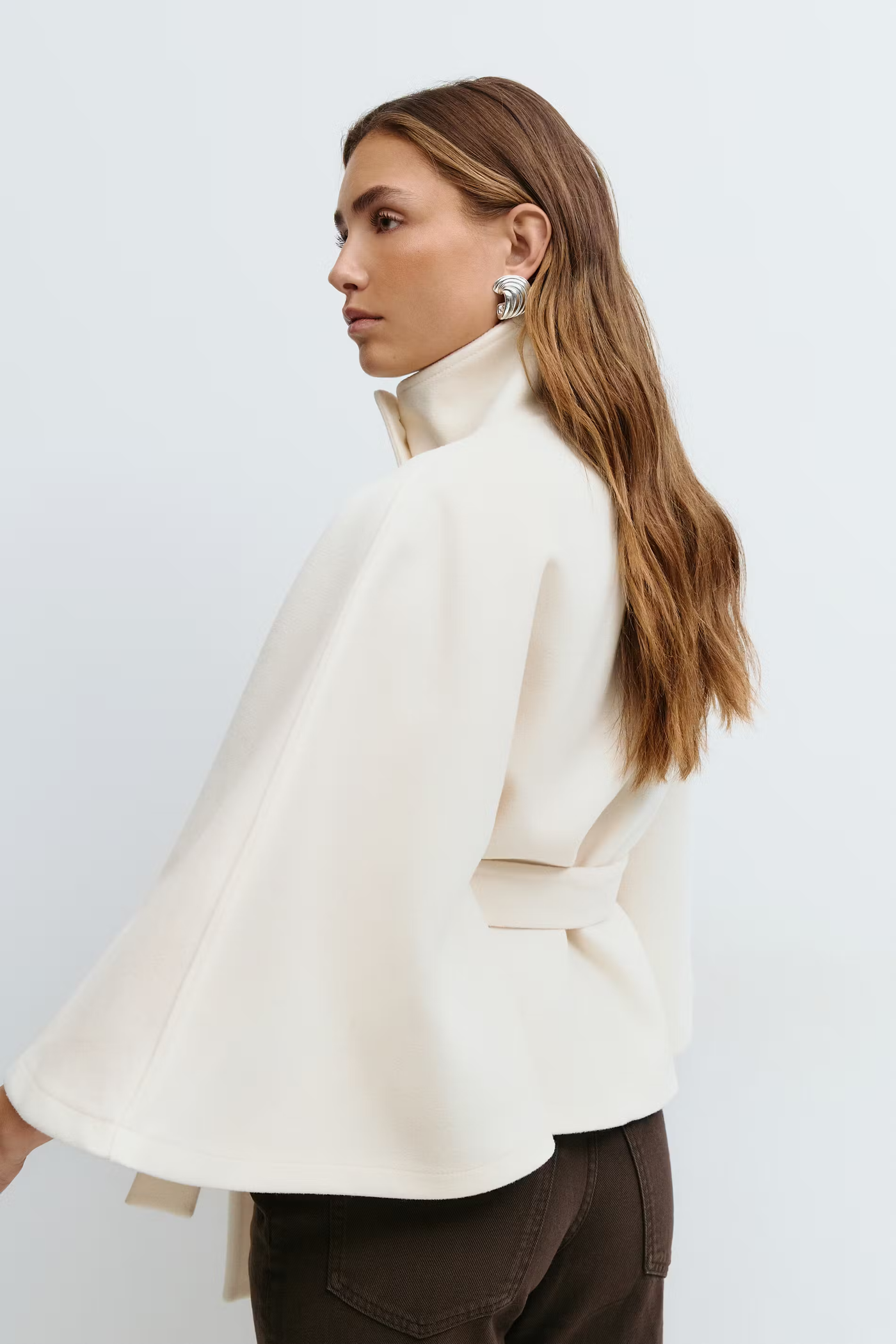 Alma™ | Elegant Damkappa med Skärp