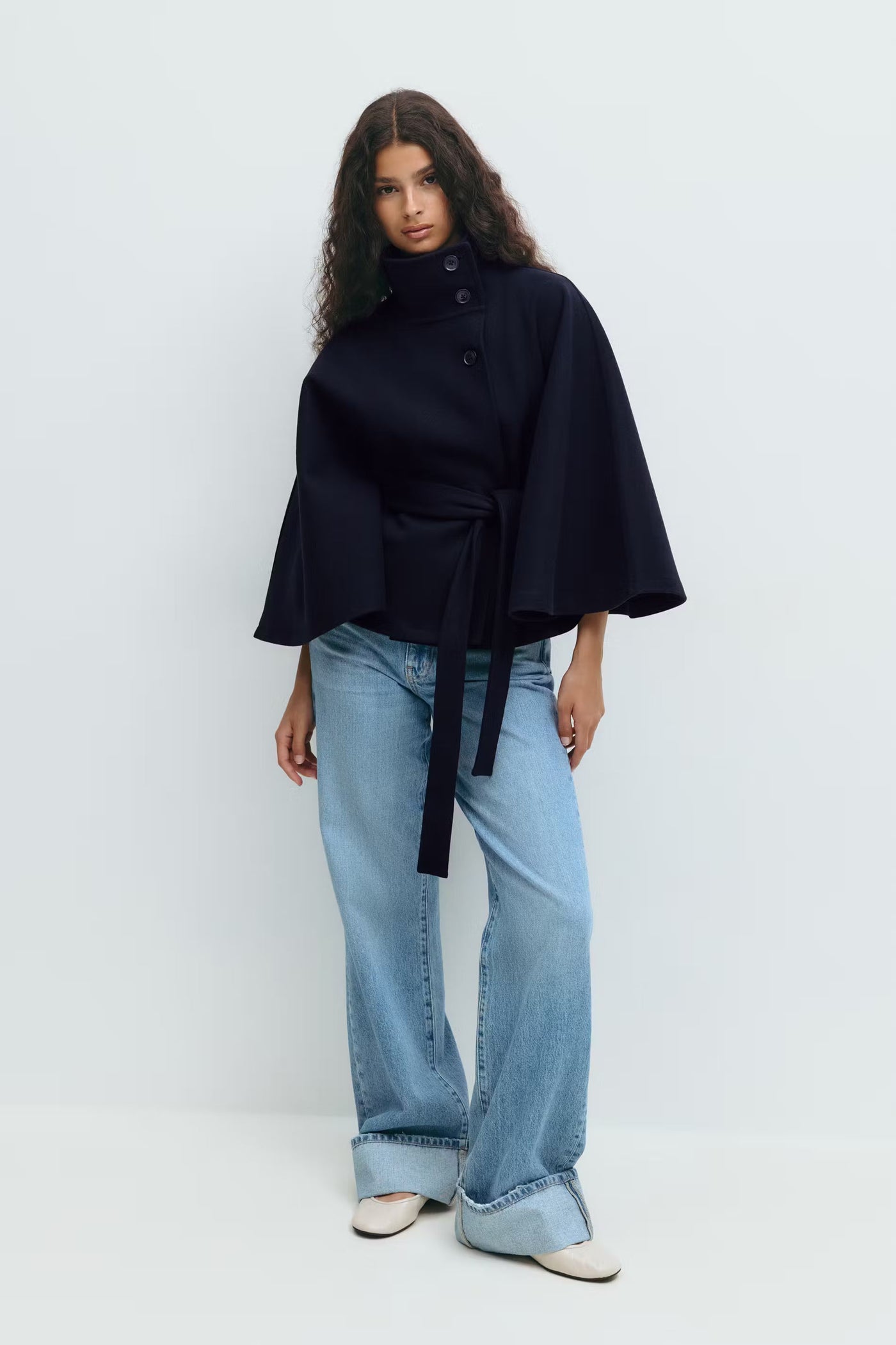 Alma™ | Elegant Damkappa med Skärp