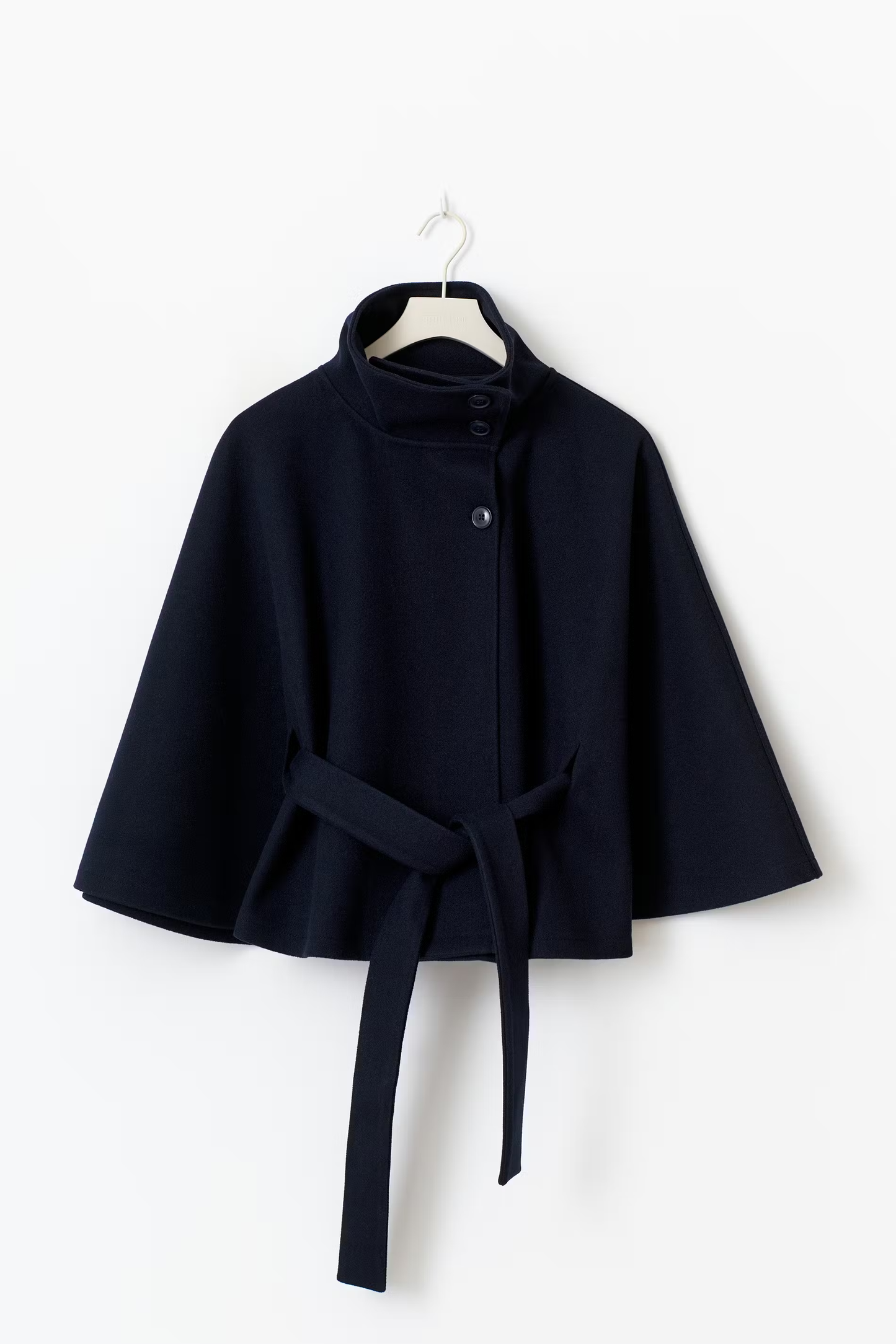Alma™ | Elegant Damkappa med Skärp
