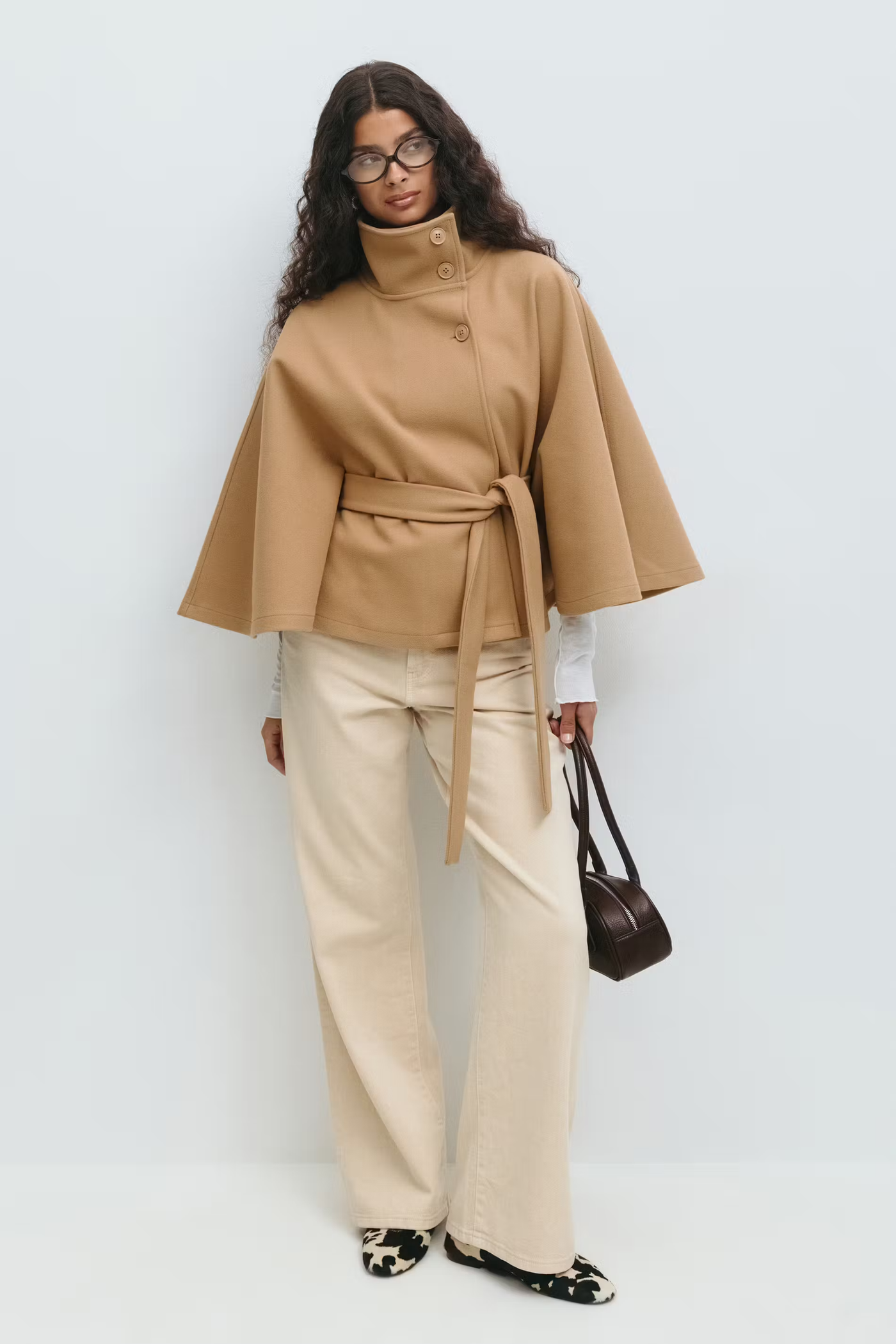 Alma™ | Elegant Damkappa med Skärp