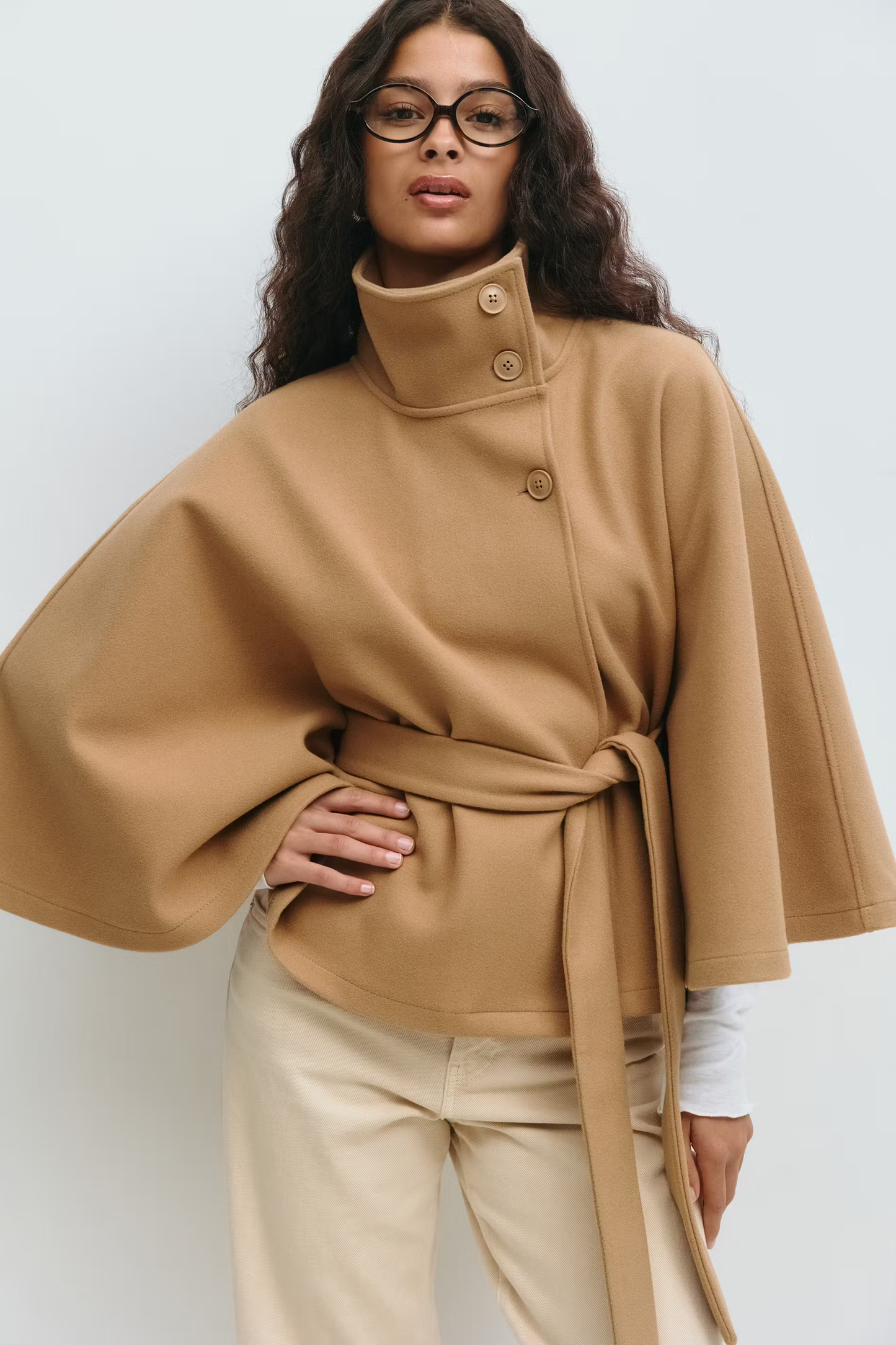 Alma™ | Elegant Damkappa med Skärp