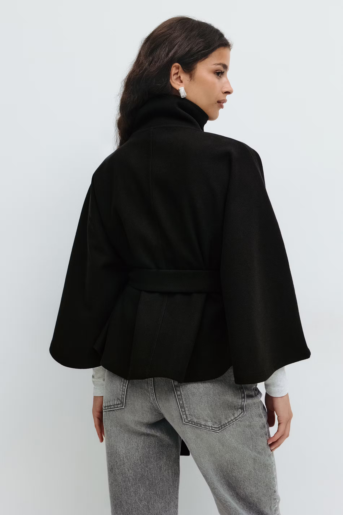 Alma™ | Elegant Damkappa med Skärp