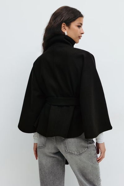 Alma™ | Elegant Damkappa med Skärp