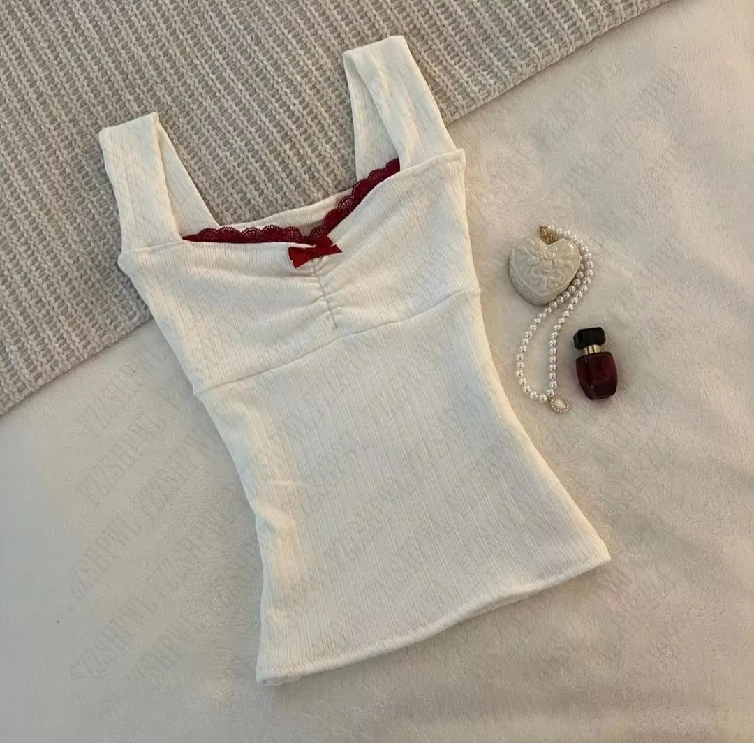 Freja | Fitted Top med Söt Slips